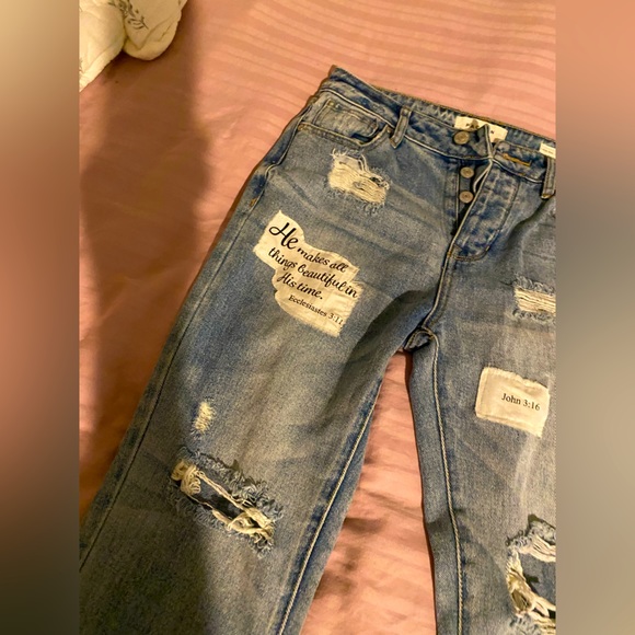 Original modded Scripture Jesus PACSUN Mom light Denim distressed Jeans 27w 23L - Picture 5 of 15